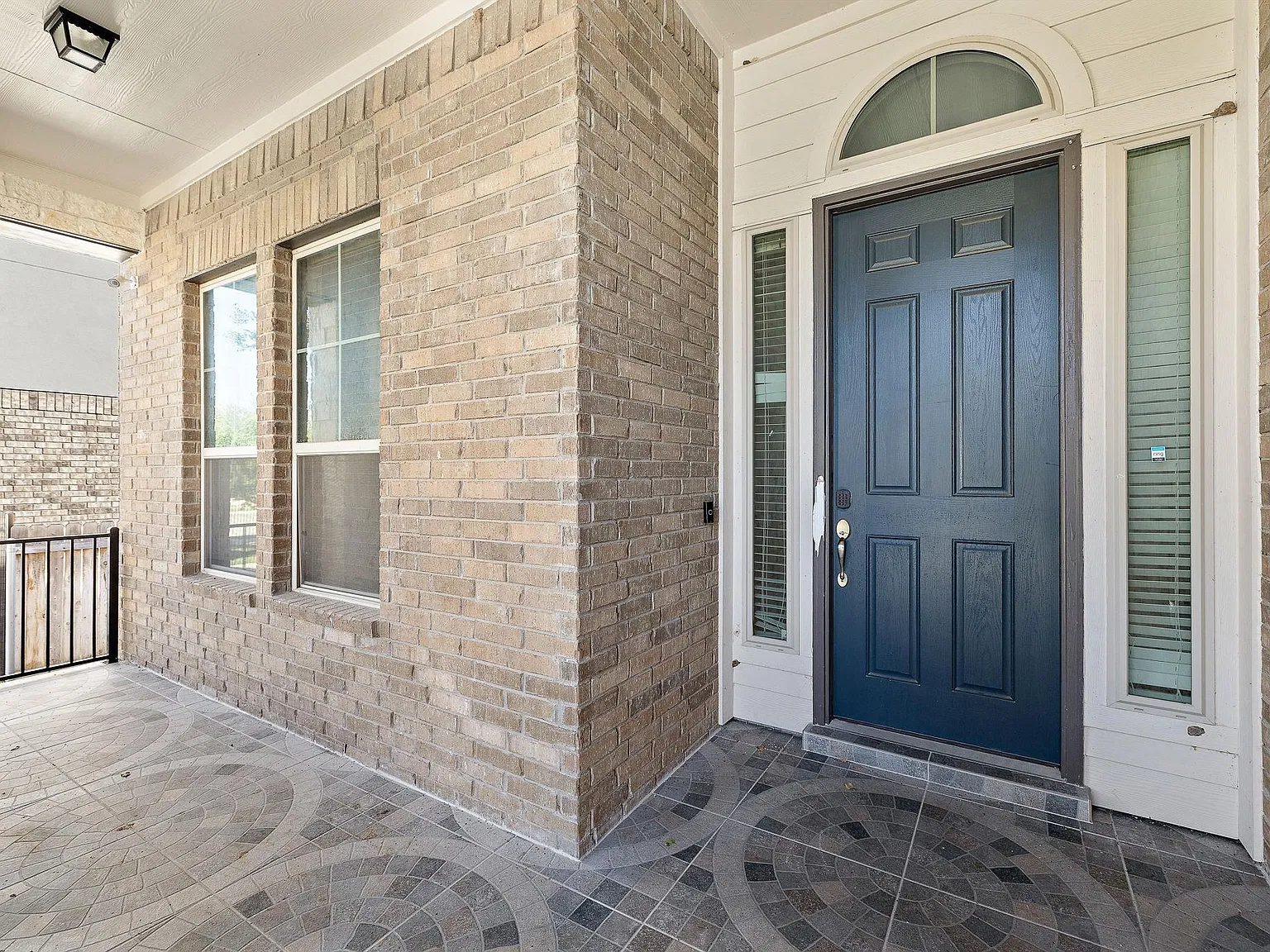 3 bed, 3.0 bath, 2230 sqft, $2,850 — Photo 2
