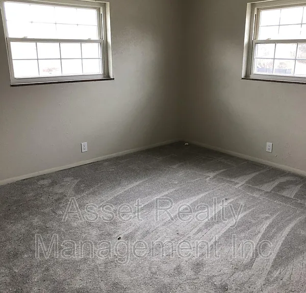 218 Britton Dr — Photo 12