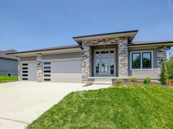 1132 Hummingbird Ct, Greenwood, MO 64034