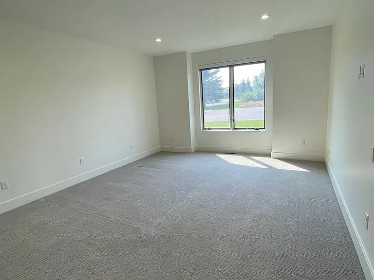 75 Highnoon Way #B — Photo 17