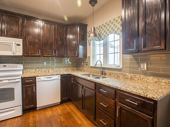 4th image of 1009 Ironwood Ln