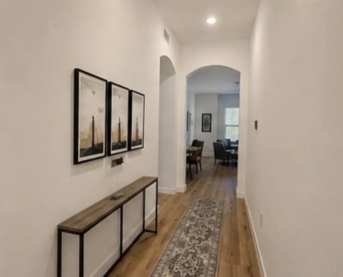 4 bed, 2.0 bath, 1988 sqft, $2,600 — Photo 3