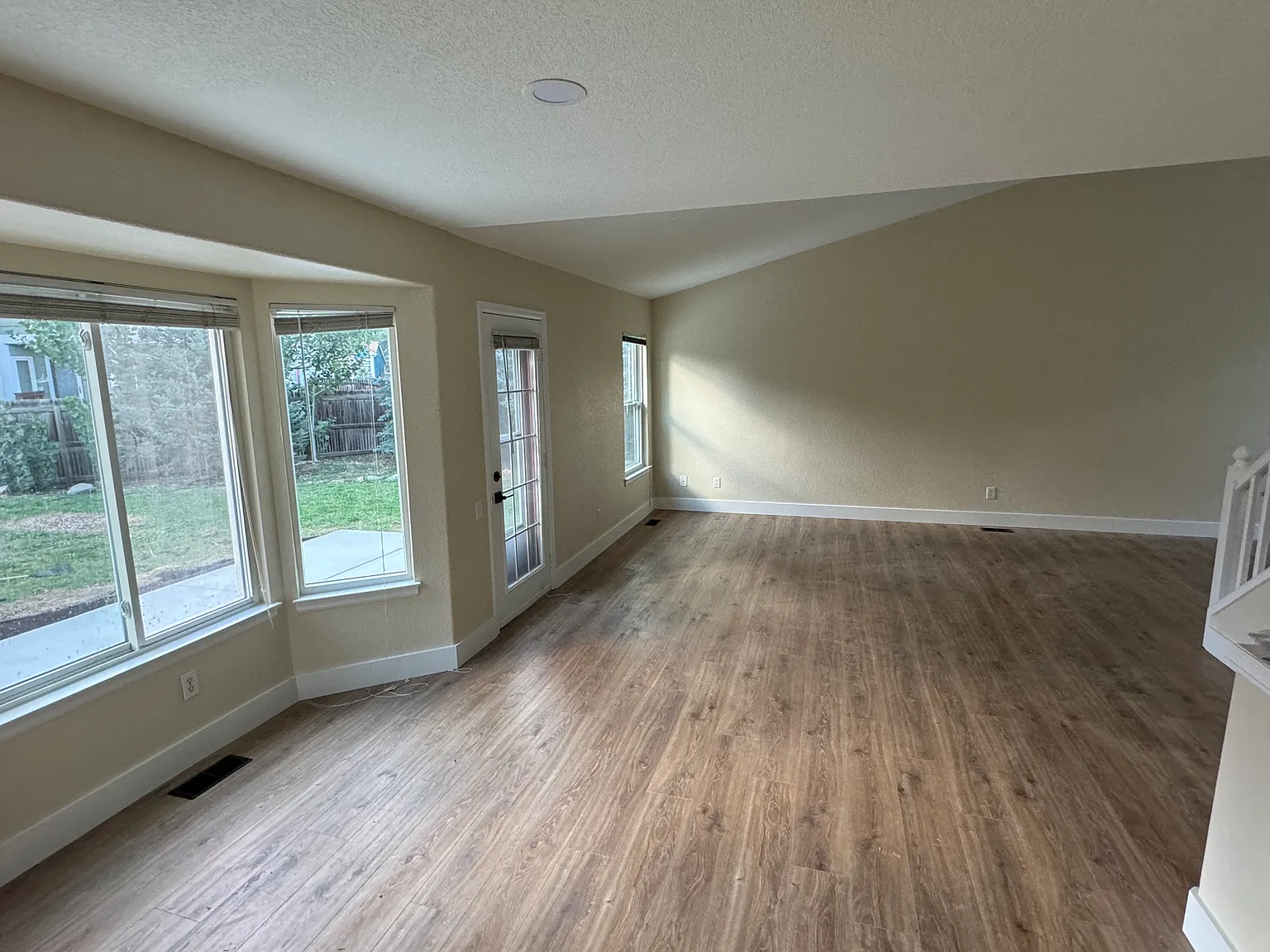 877 Lilac Pl — Photo 3
