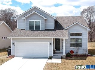 3512 Park Side Dr, Des Moines, IA 50317