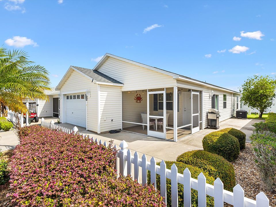 2 bedroom patio villa with screened in lanai, epoxy garage floor with extra shelving