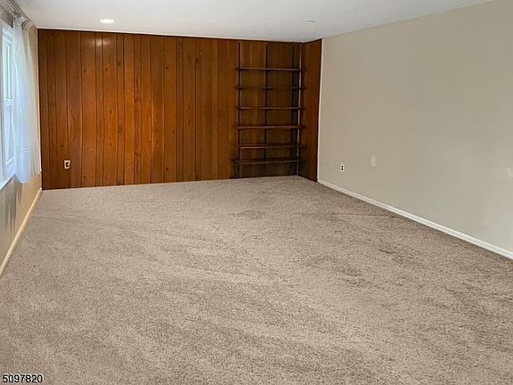 5th image of 8 Tuxedo Dr