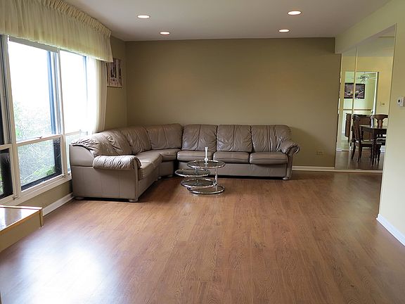 2nd image of 3143 Carriage Way Dr