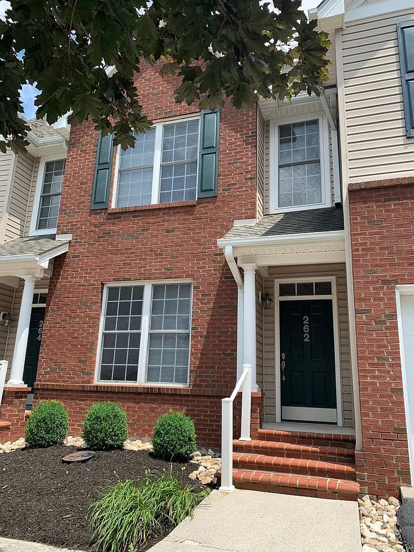2 Bedroom 2 Bath Townhouse — Photo 3