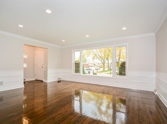 3rd image of 9025 S Dante Ave