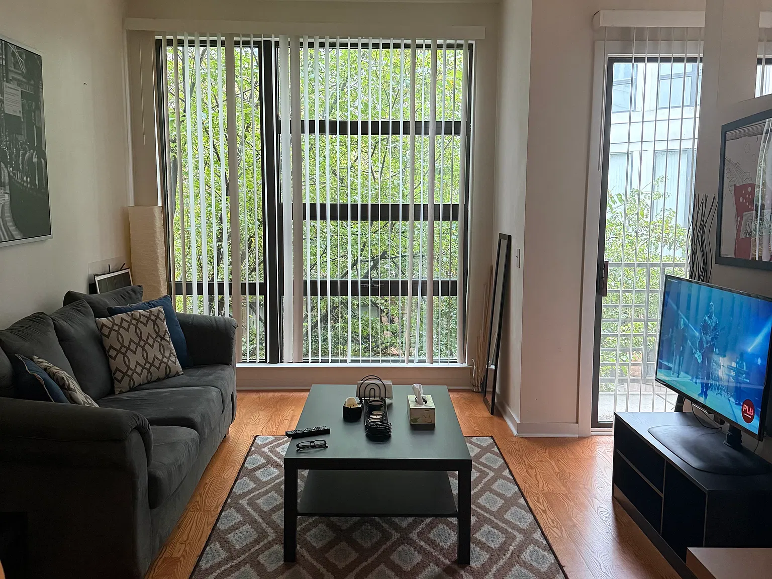 525 E 6th St — Photo 1