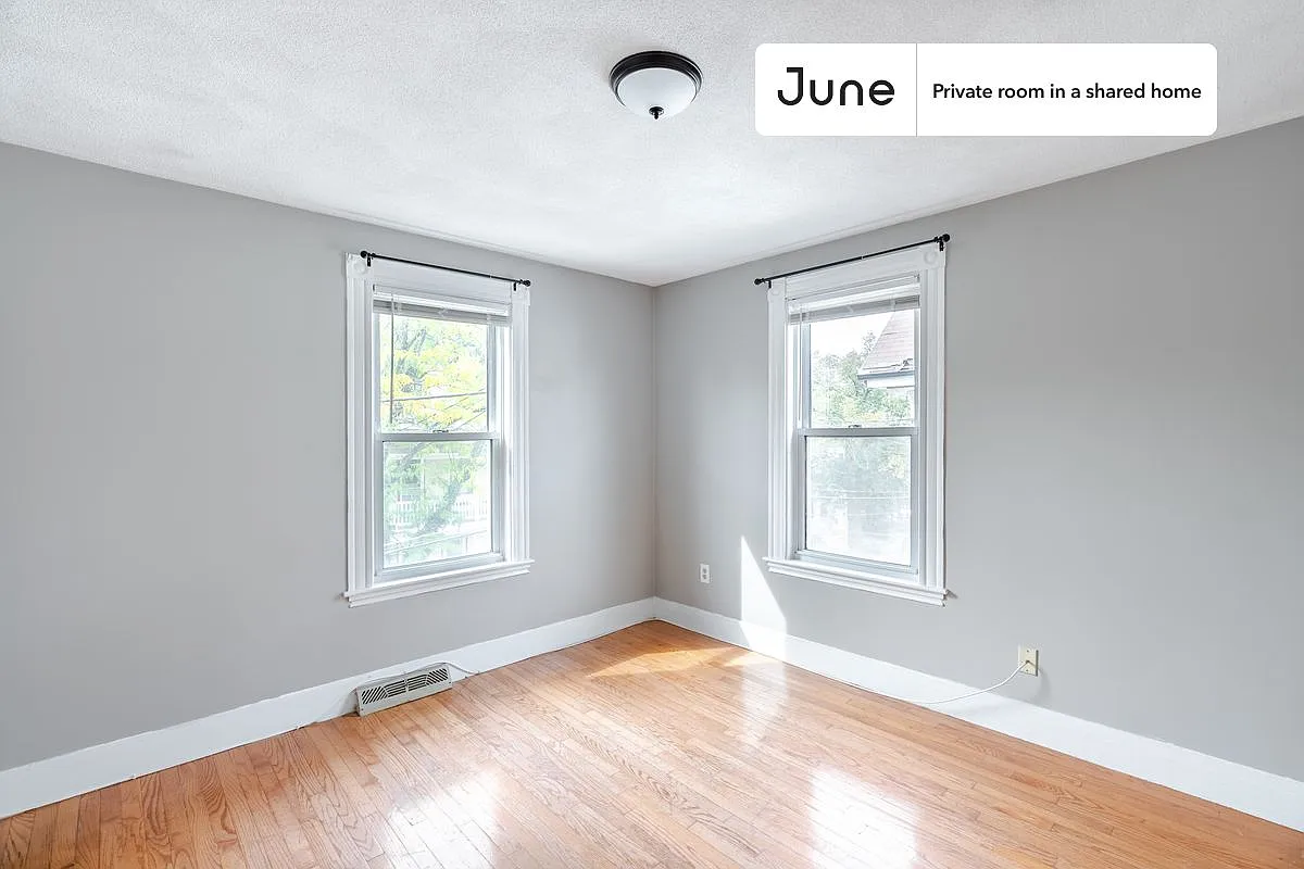 Full bedroom in 6 bed/1.5 bath home in Somerville #1578 A — Photo 2