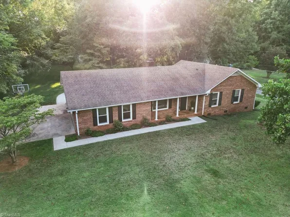 205 Random Rd, Mocksville, NC 27028