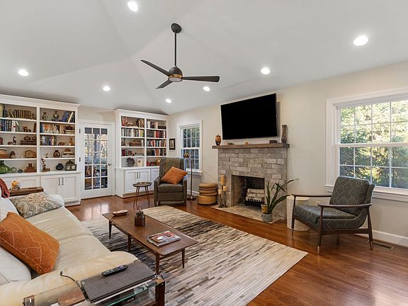 5th image of 39 Holly Hill Ct