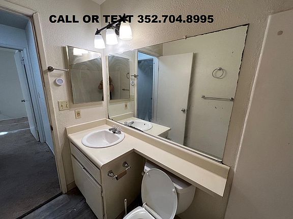 4th image of 2437 Meadow Lake Dr