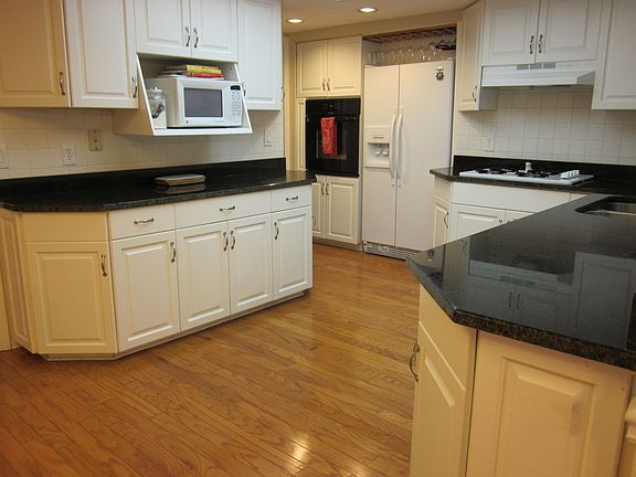 2nd image of 230 Lamplighter Ct SE