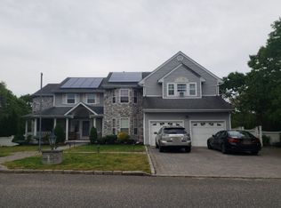 27 Brayton Ct N, South Setauket, NY 11720