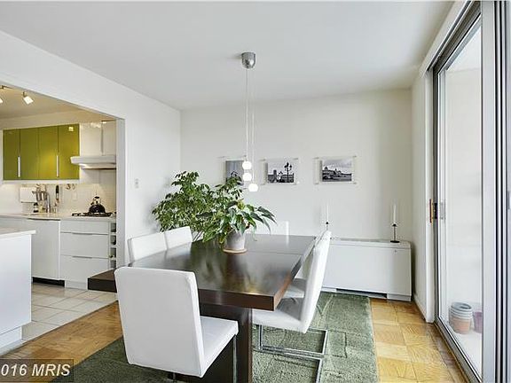 4th image of 10401 Grosvenor Pl APT 909