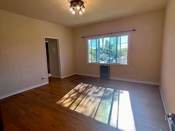 2nd image of 302 W Anapamu St #6