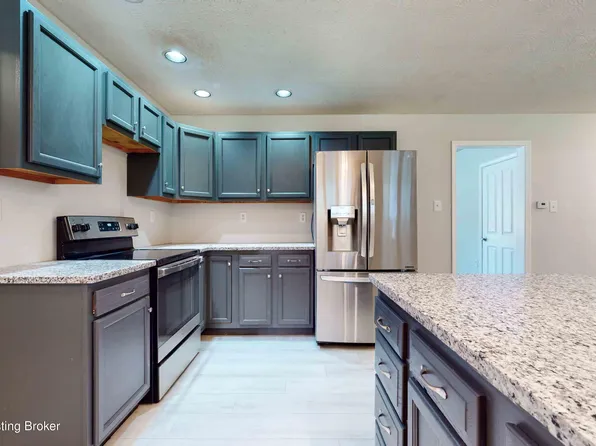 200 Carla Dr, Mount Washington, KY 40047