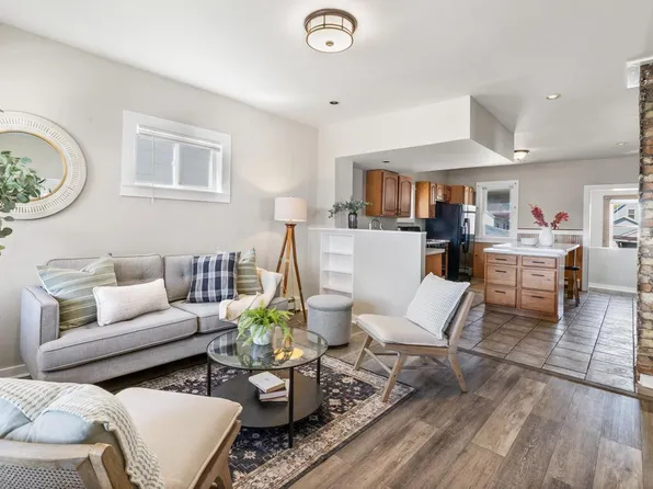 2817 South 10th STREET, Milwaukee, WI 53215