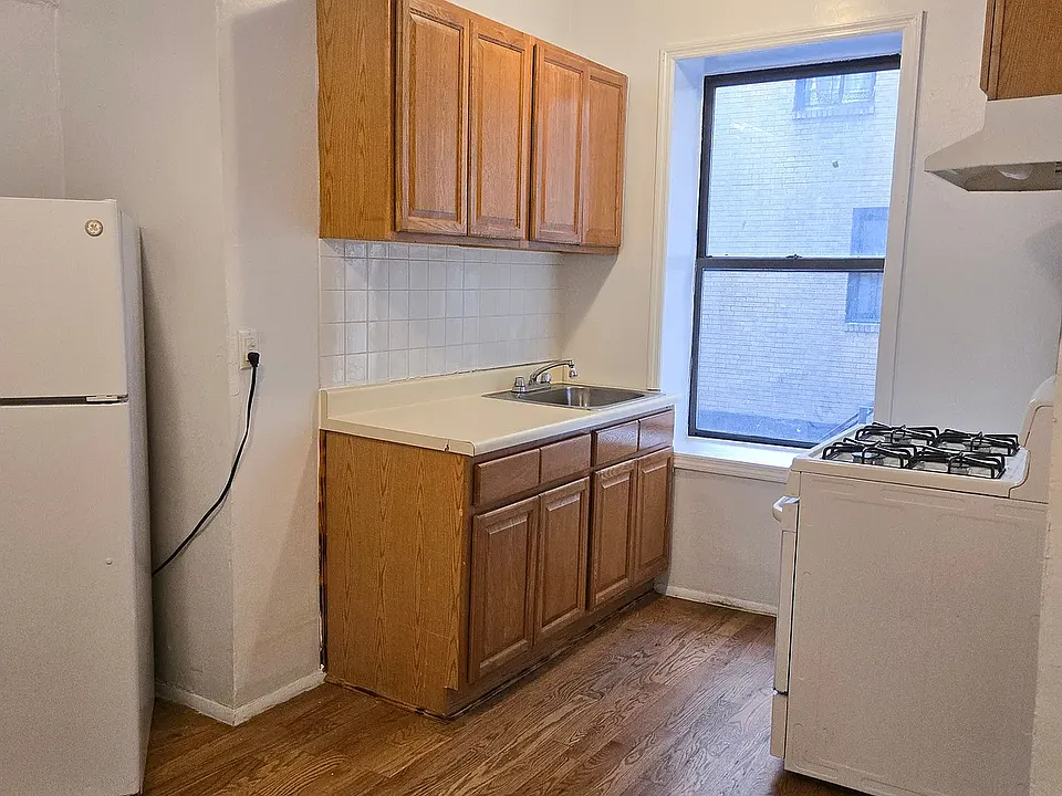 751 Walton Ave #B5