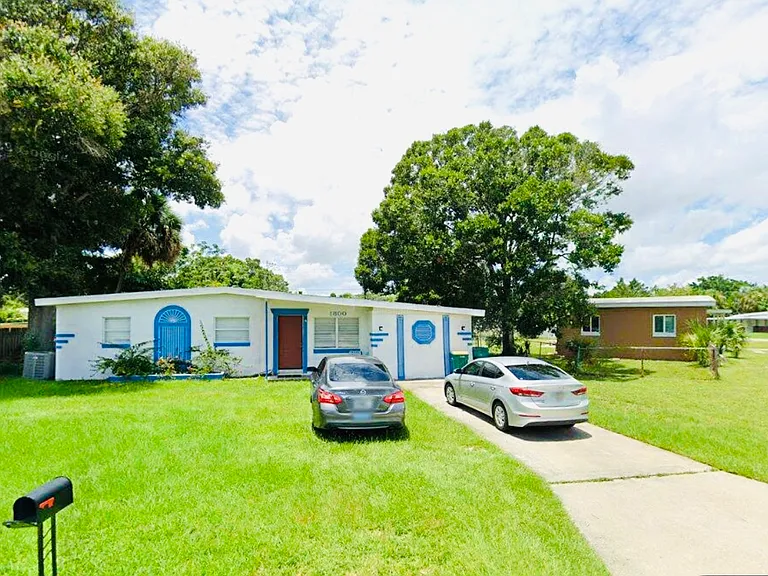 1800 Mosswood Dr — Photo 1