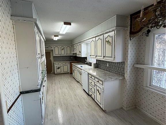 3rd image of 12100 E 61st Ter