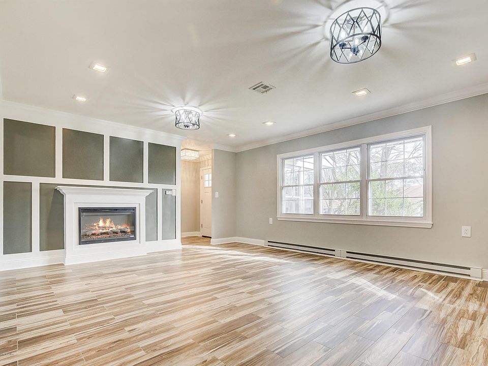 1st image of 824 Balmoral Ct #100C
