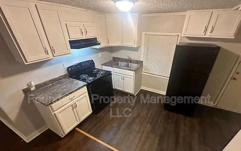 3 bed, 1.0 bath, 1200 sqft, $1,325 — Photo 3