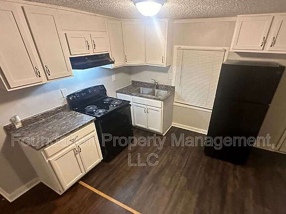 4th image of 2933 College St