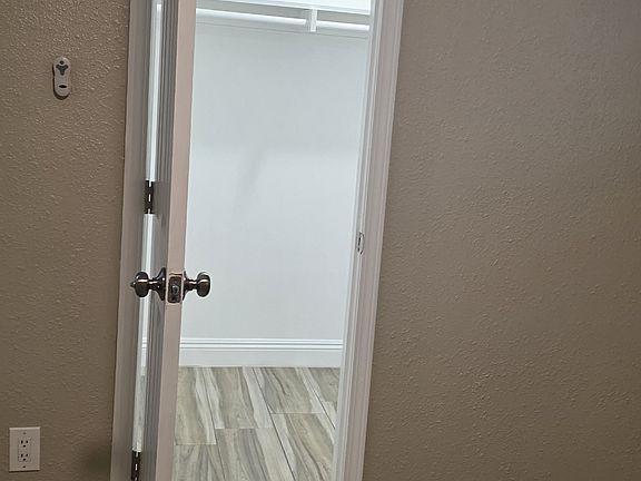 3rd image of 989 N San Antonio Ave