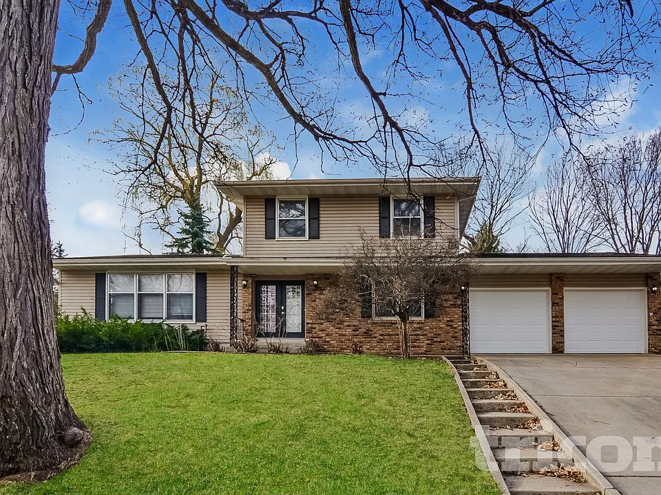 3301 Skyview Dr