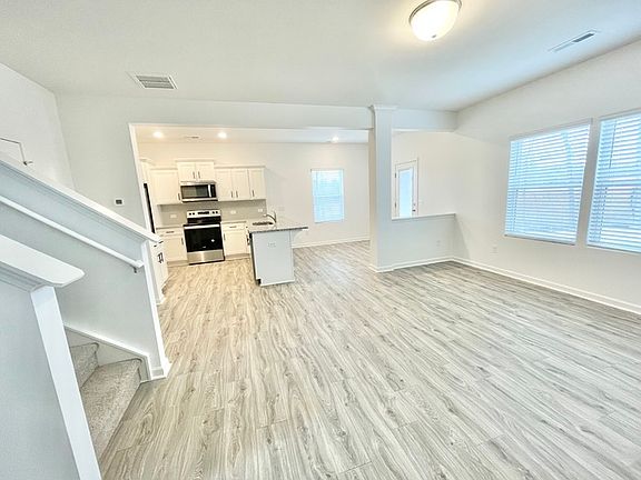 3rd image of 155 Lorcan Ln