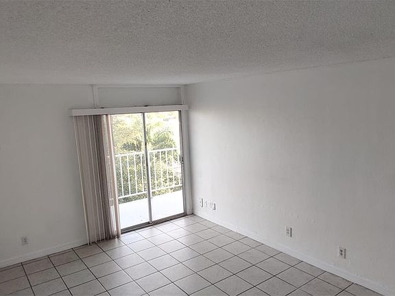 5th image of 4550 NW 9th St APT 706E