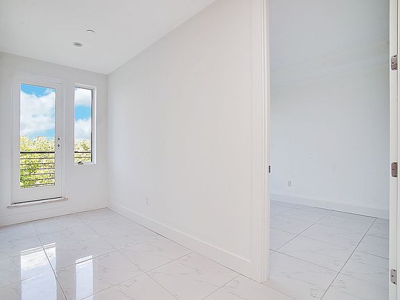 5th image of 474 E New York Ave #3F