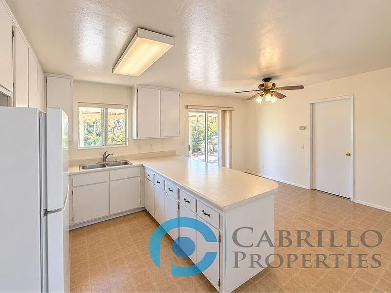 3 bed, 2.0 bath, 1230 sqft, $3,300 — Photo 3