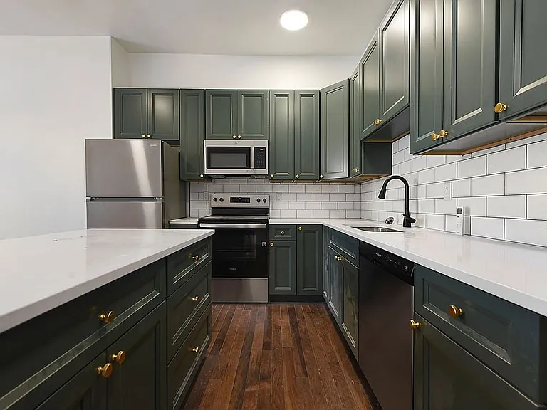 811 West St — Photo 7