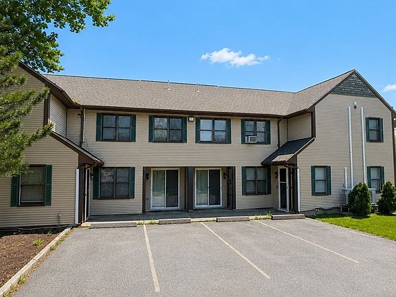 2nd image of 1049 Pleasant St #4