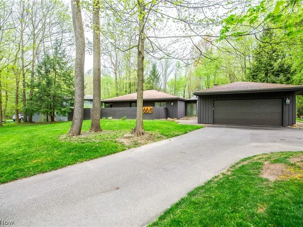 664 Glen Eden Ct, Aurora, OH 44202