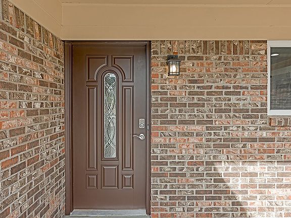 3rd image of 11407 Manitoba Dr NE