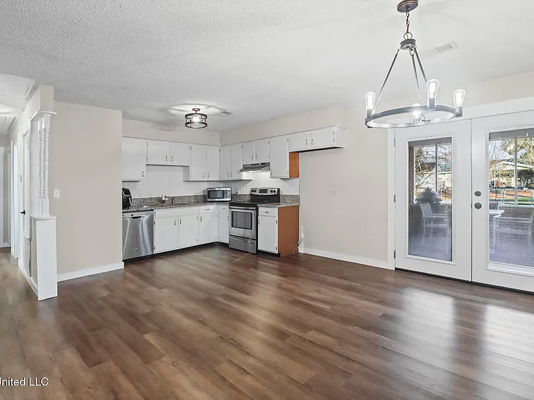 110 Jamaica St — Photo 10