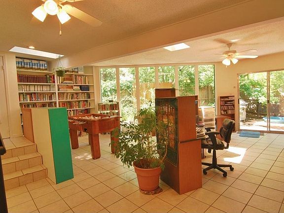 5th image of 110 Turtle Creek Dr