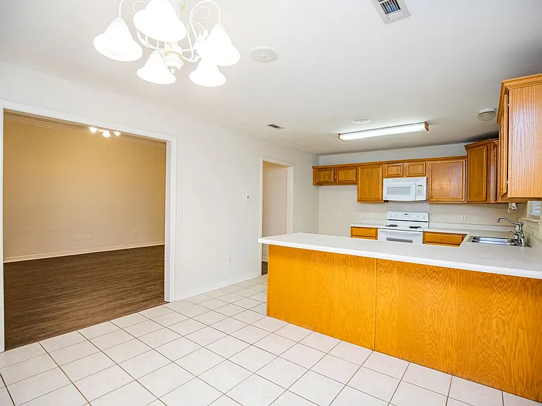 908 SW Cheyenne Dr — Photo 10