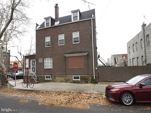 3rd image of 1252 Johnston St