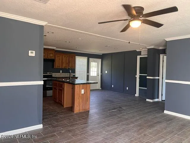 3 bed, 2.0 bath, 1600 sqft, $1,800 — Photo 3