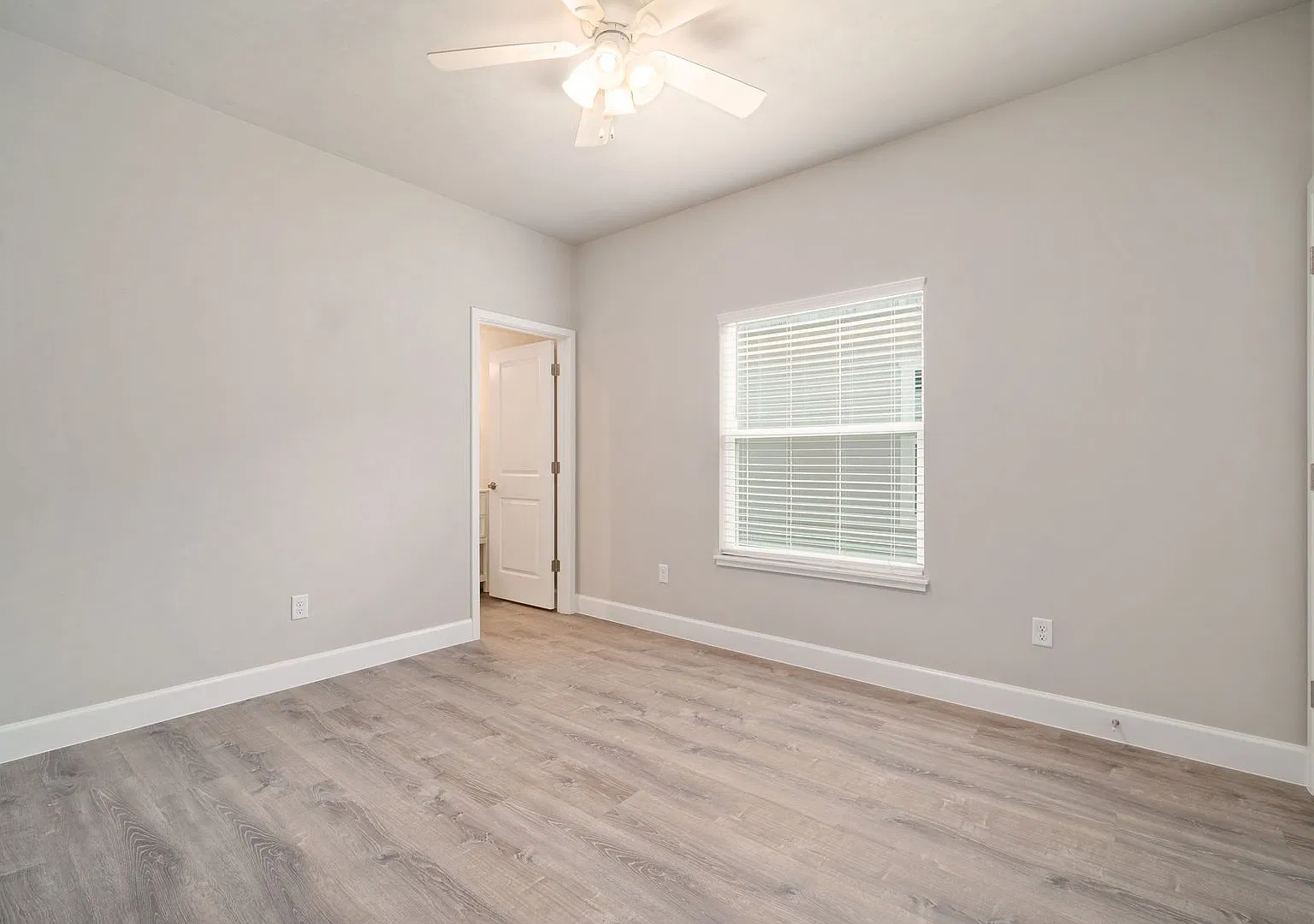 The Reef Townhome Now Leasing For Fall 2027! — Photo 2