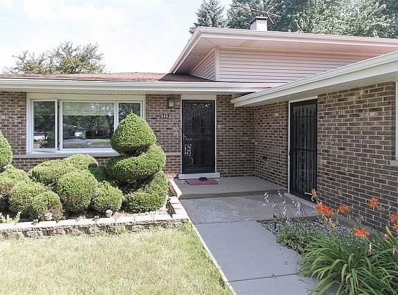 2nd image of 668 Catalpa Ln