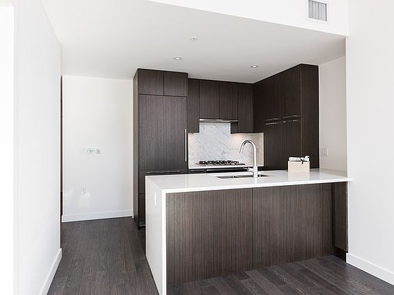 4th image of 5383 Cambie St #301
