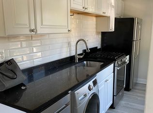 917 W Waveland Ave #A, Chicago, IL 60613