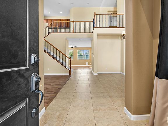 4th image of 920 Sauvignon St